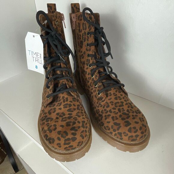 NEW Leopard Print Faux Suede Lug Sole Boots 8 - Picture 3 of 9